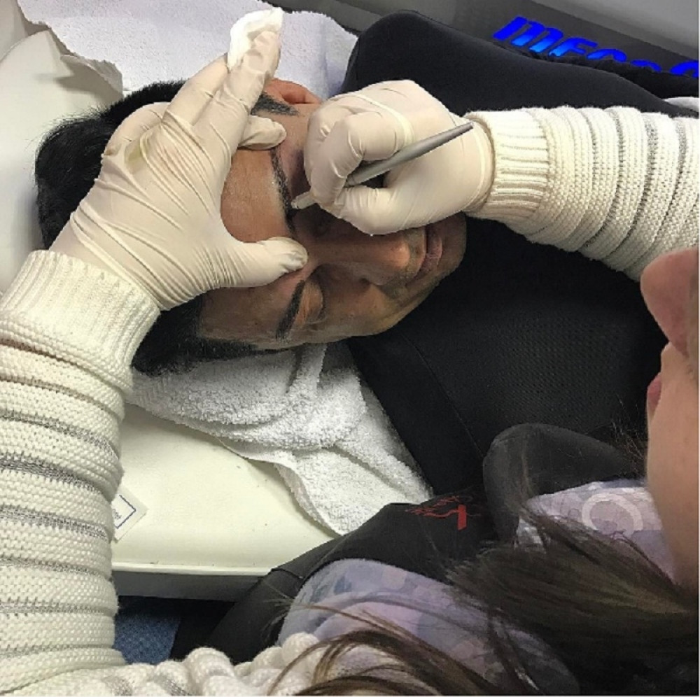 Zlatin bivši tetovirao obrve! (FOTO)