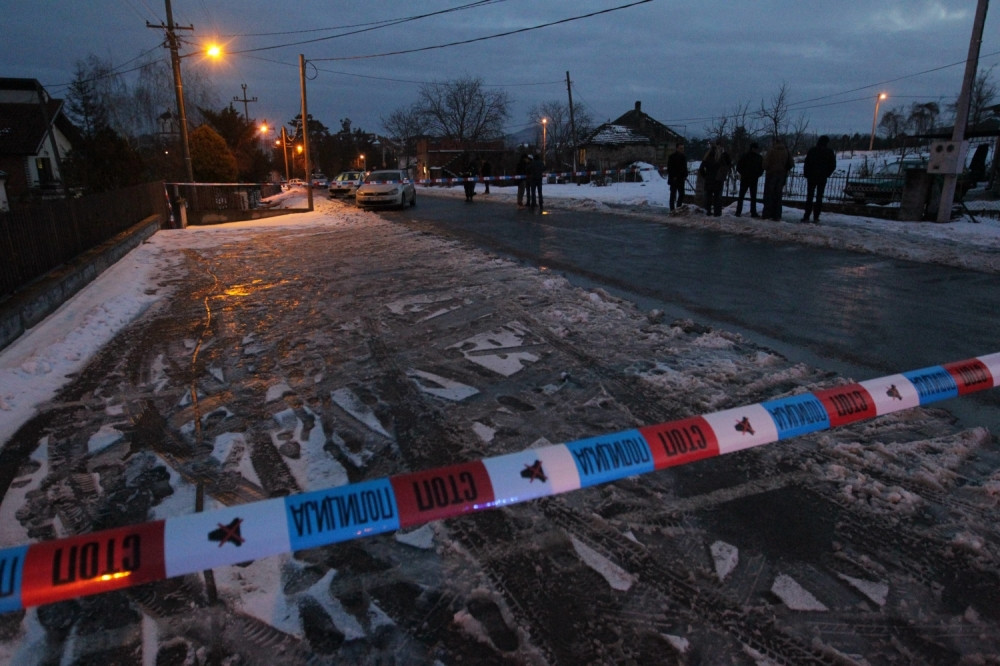 Kekinog kuma izrešetali na groblju! (FOTO)