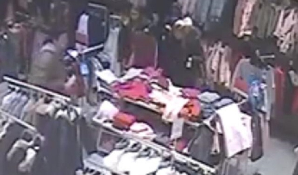 Pogledajte kako je opljačkana ova Novosađanka (VIDEO)