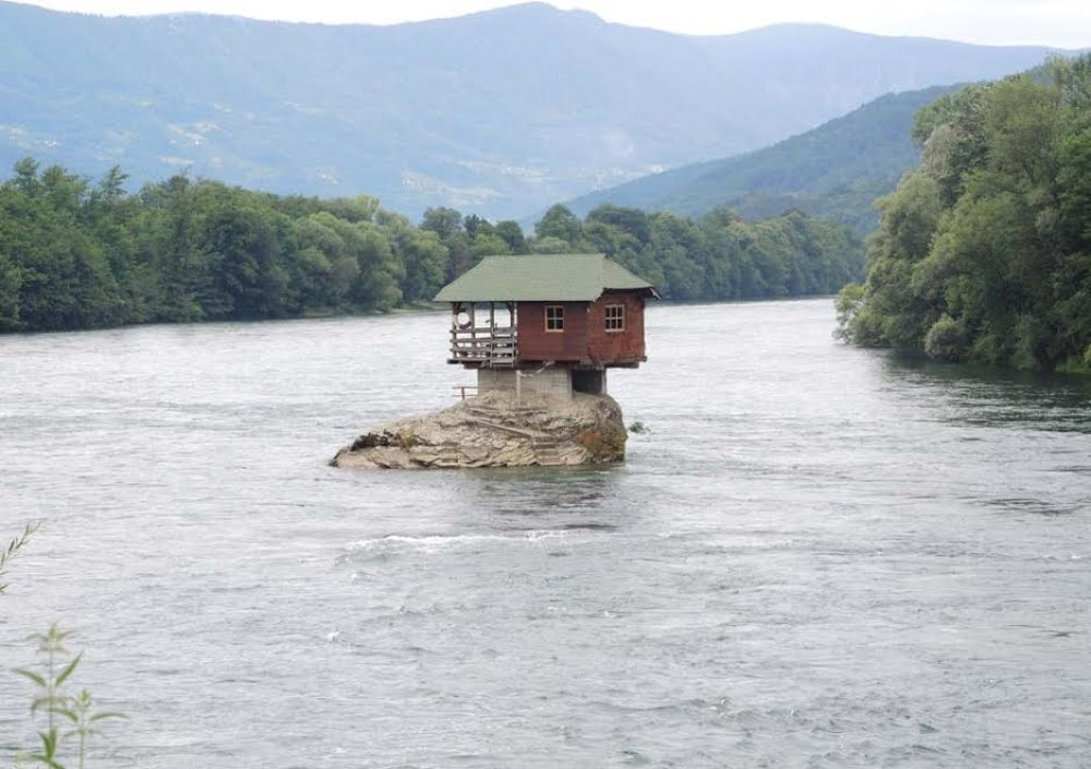 Preminuo graditelj kućice na Drini (FOTO)