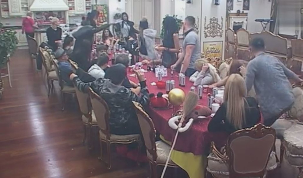 Teodora tukla Kseniju!? (VIDEO)