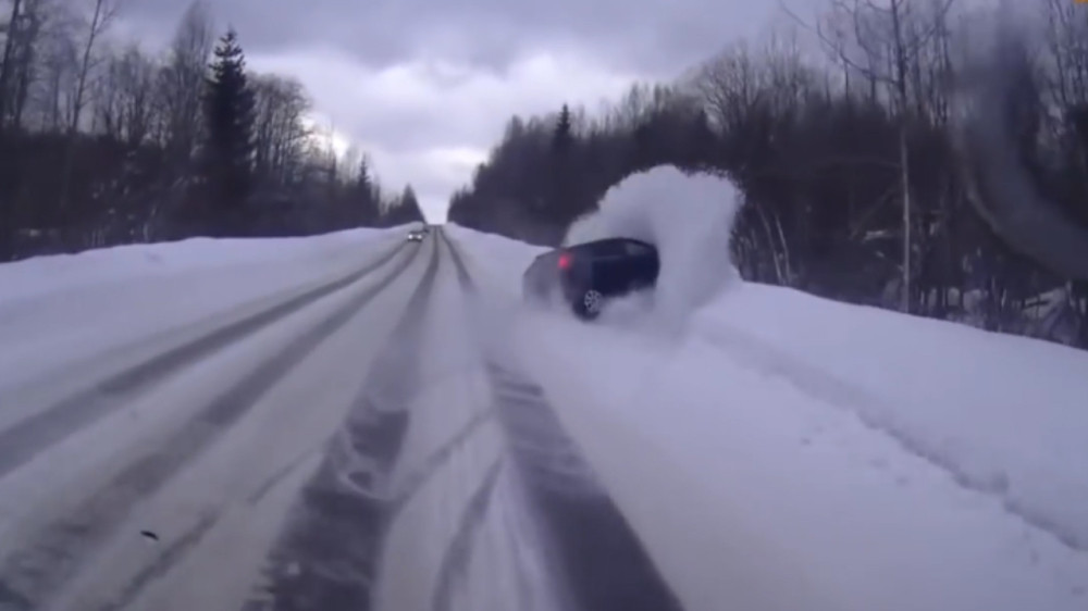 Evo šta se dešava kad jurcate po snegu! (VIDEO)