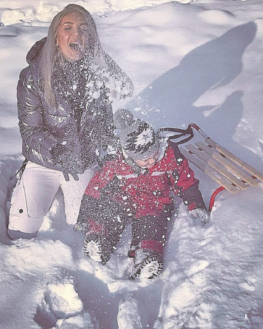 Nikolina se grudva sa sinom