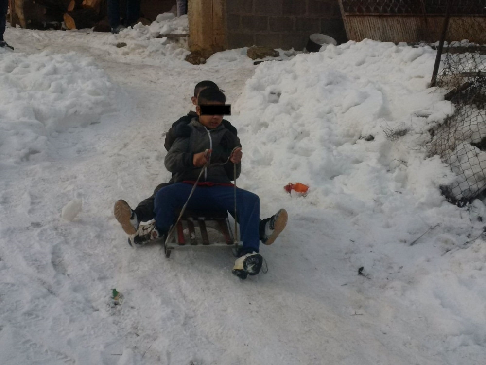 Pijani otac u zatvoru, deca kod dede!