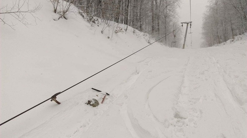 Pukla sajla na žičari! (FOTO)