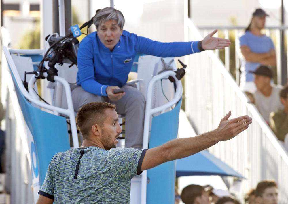 Troicki bacao reket, psovao, vređao.... Kecmanović ga izbacio za samo sat i kusur! (VIDEO)