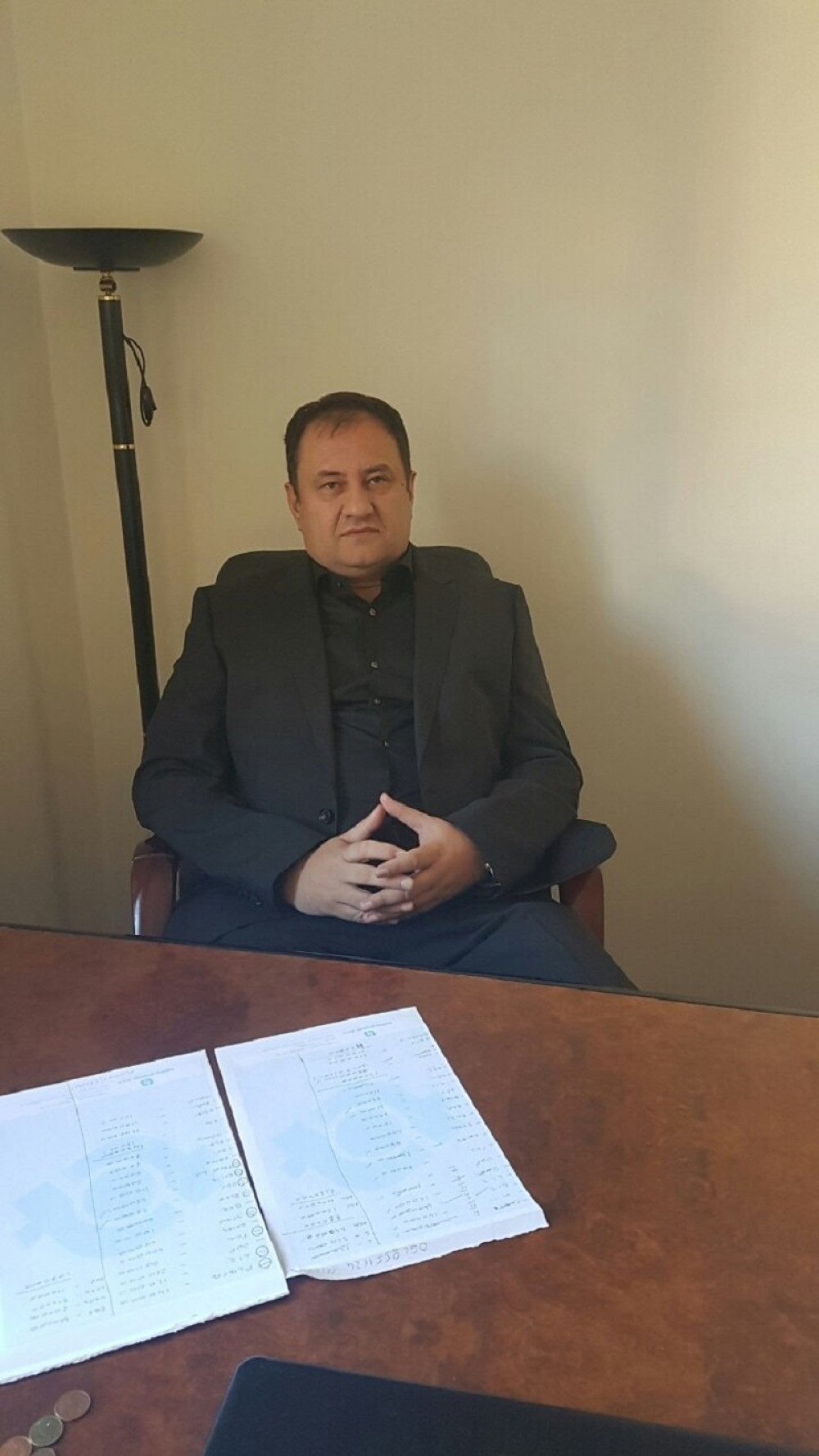 Bivši direktor DSS utekao kod Vuka!