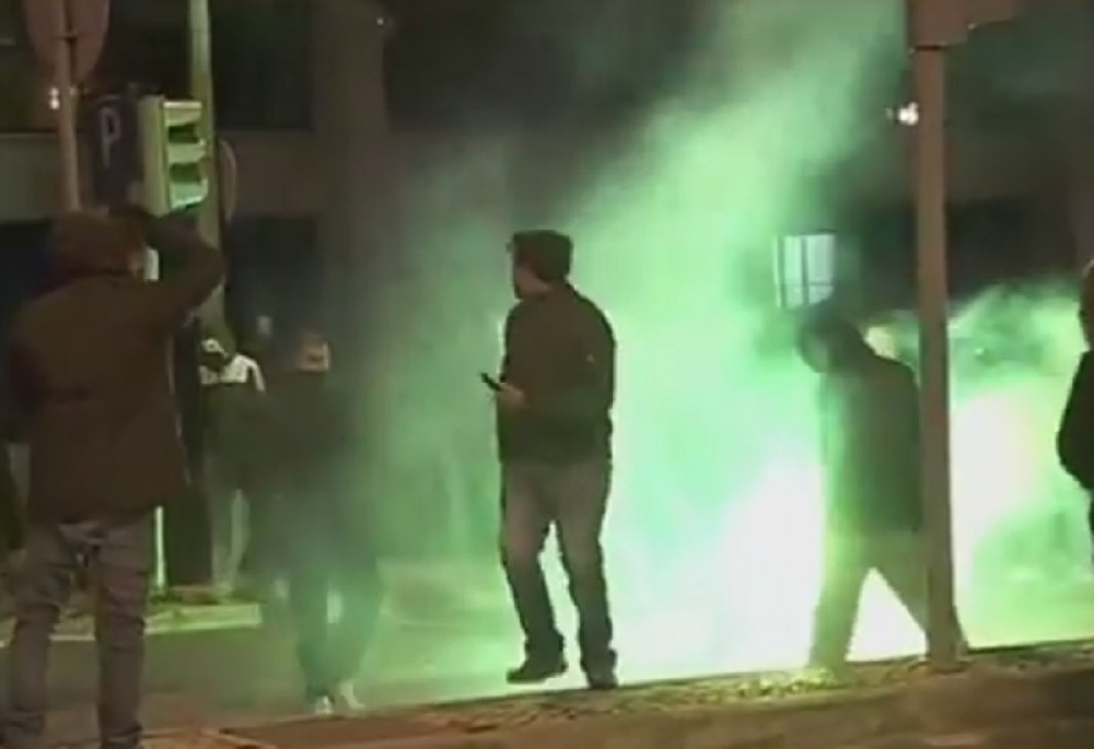 Navijači hteli da linčuju igrače Sportinga (VIDEO)