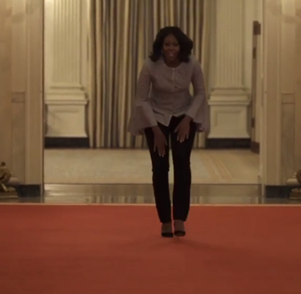 Poslednja šetnja Mišel Obame Belom kućom! (VIDEO)