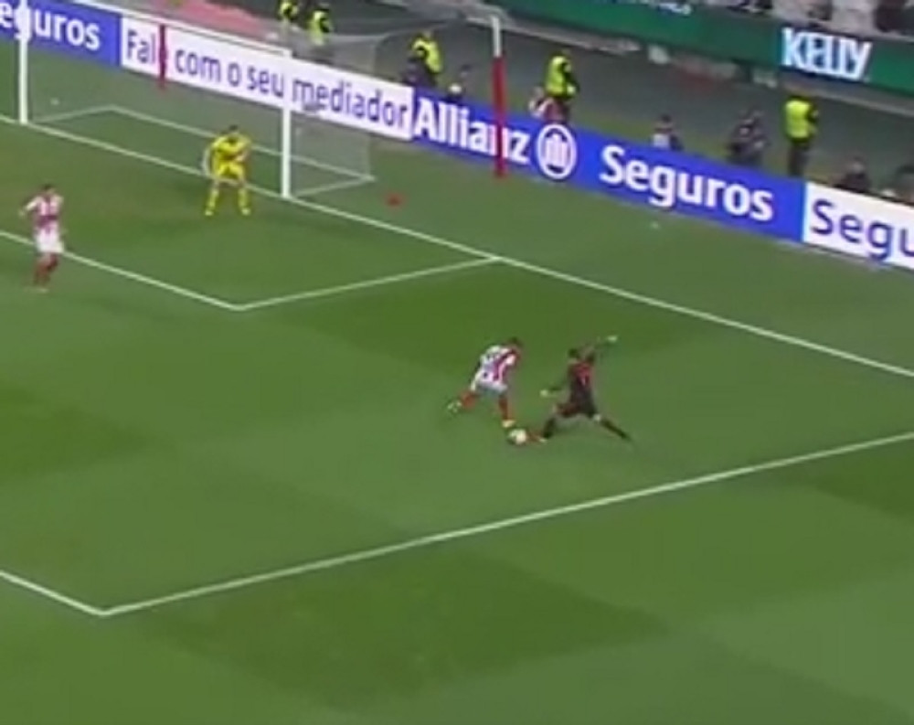 Živković "lomio kičmu" rivalu (VIDEO)