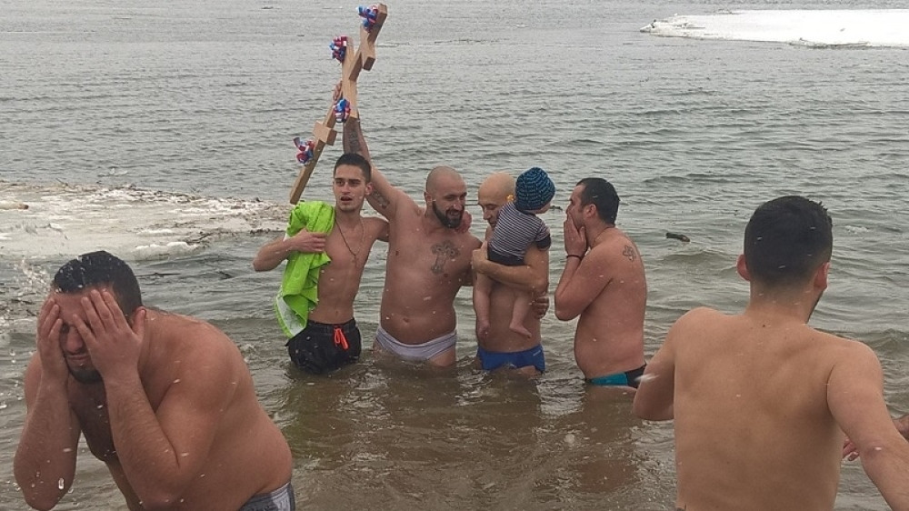 S bebom u Savu po Časni krst (FOTO + ANKETA)