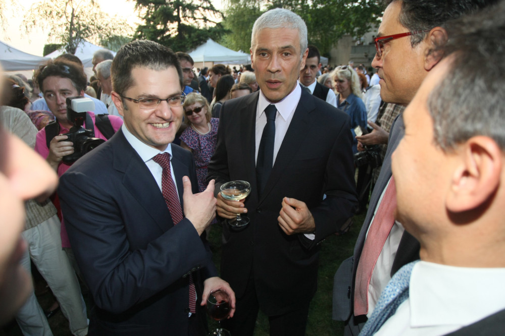 Tadić bi da se šlepa uz Jeremića