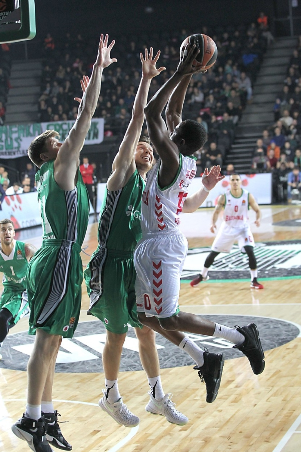 Baskonija se opasno obrukala pred Zvezdu