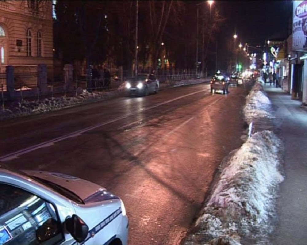 “Škodom” oborio dve devojke!