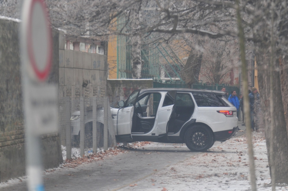 Pucnjava kod škole u Novom Sadu (FOTO)