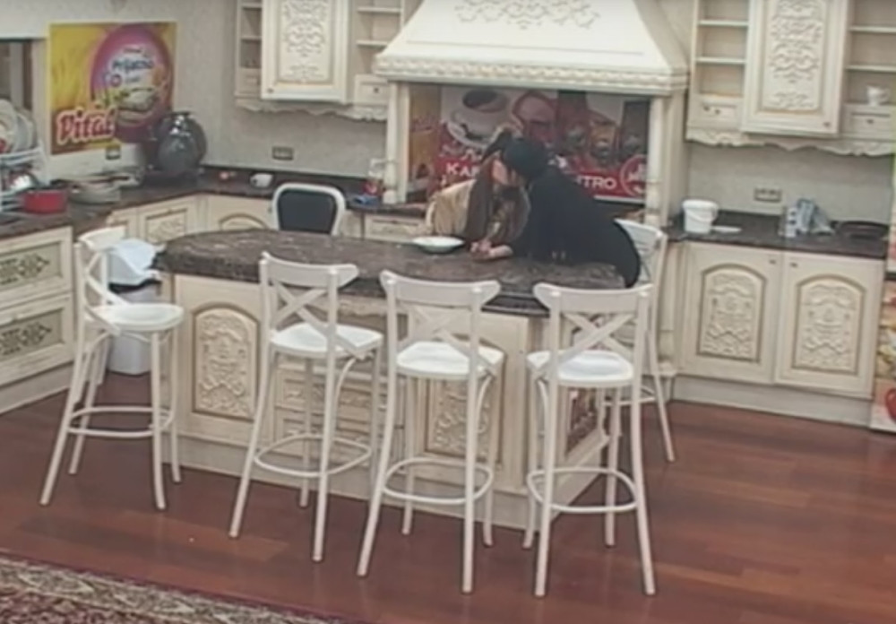 Ljubile se misleći da ih niko ne gleda (VIDEO)