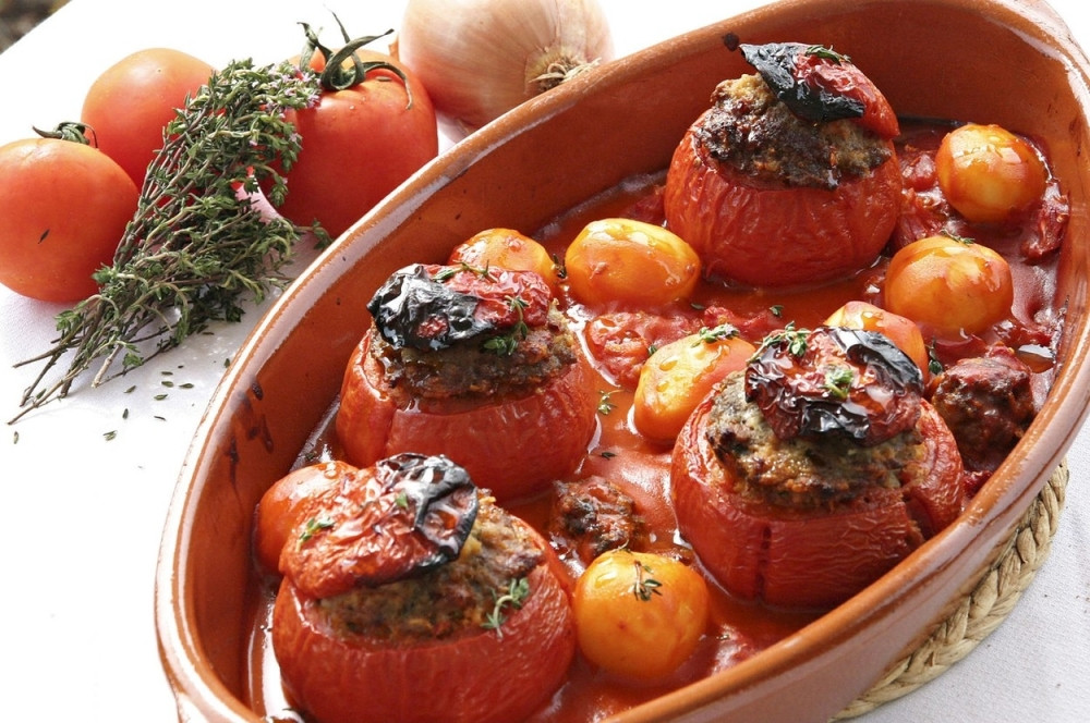 Punjeni paradajz je IDEALNO letnje jelo