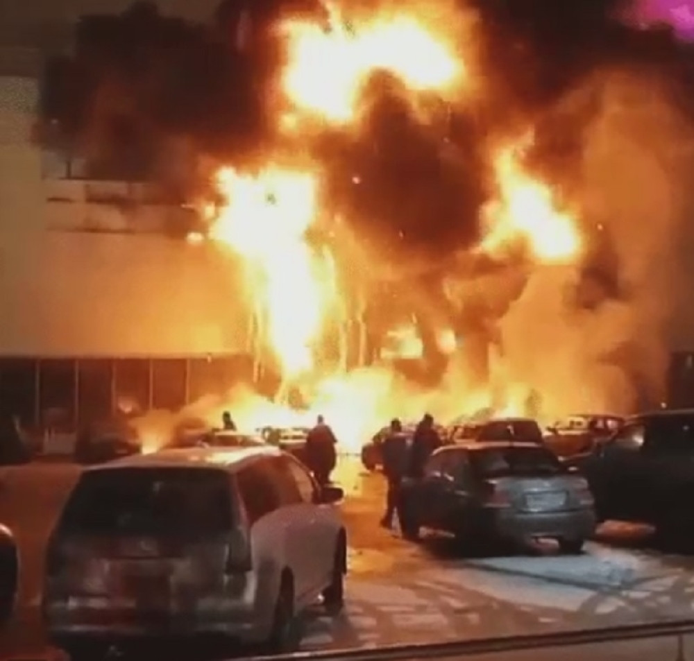 Požar u tržnom centru! (VIDEO)