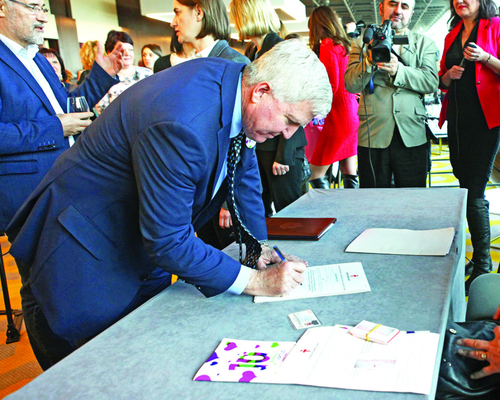 Ambasador SAD ostavlja srce i jetru Srbiji!