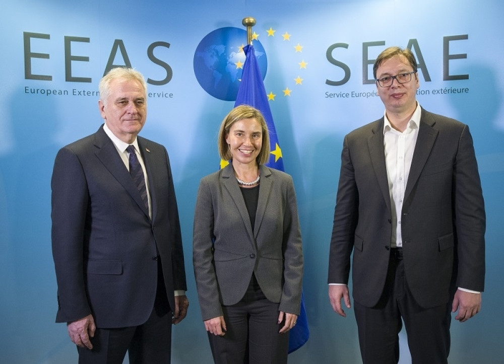 Kukavice, oko kuće ti je ograda od tri metra!