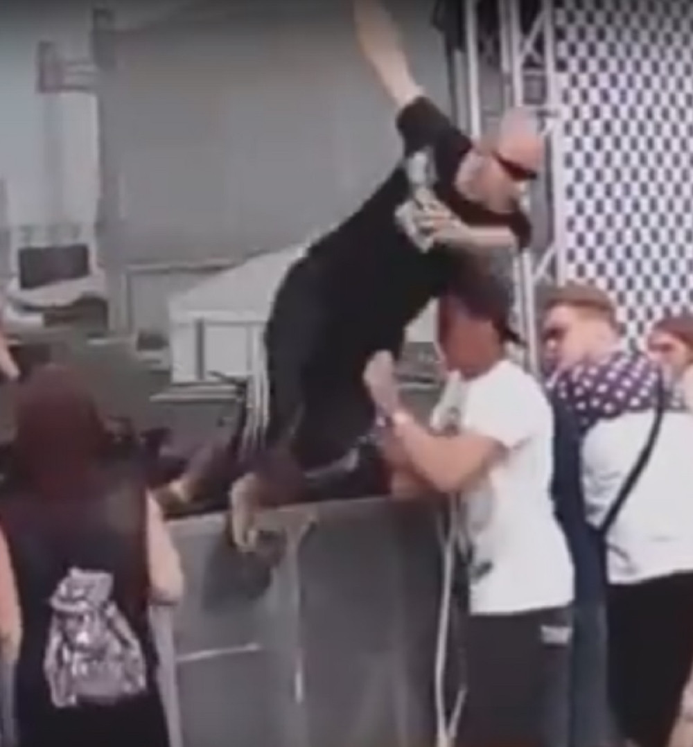 Najluđi "stejdž dajving" ikada! (VIDEO)