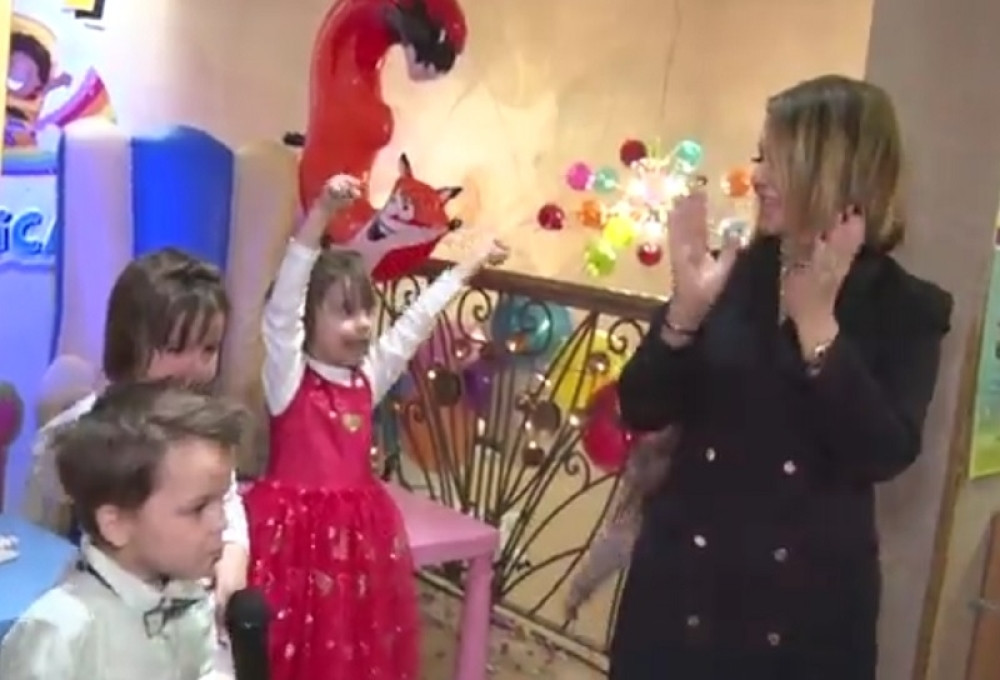 Evo šta je Neda poklonila unučićima (VIDEO)