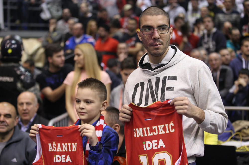 Zvezdin dres momku koji je jetru dobio od drugog "delije"