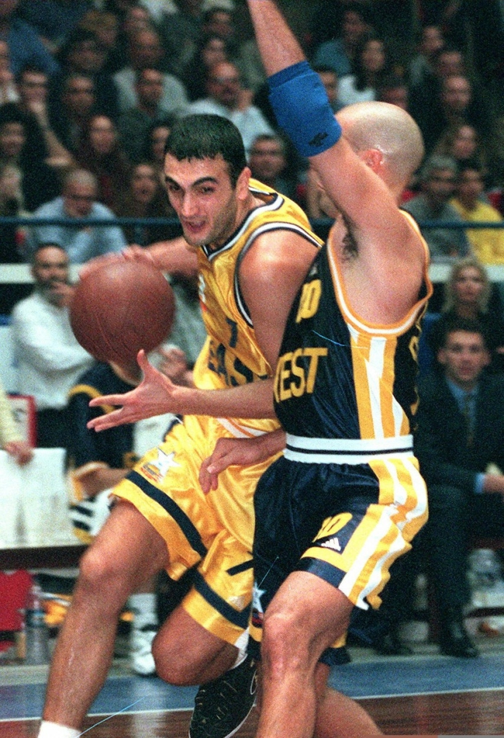 Efes povlači broj Naumoskog