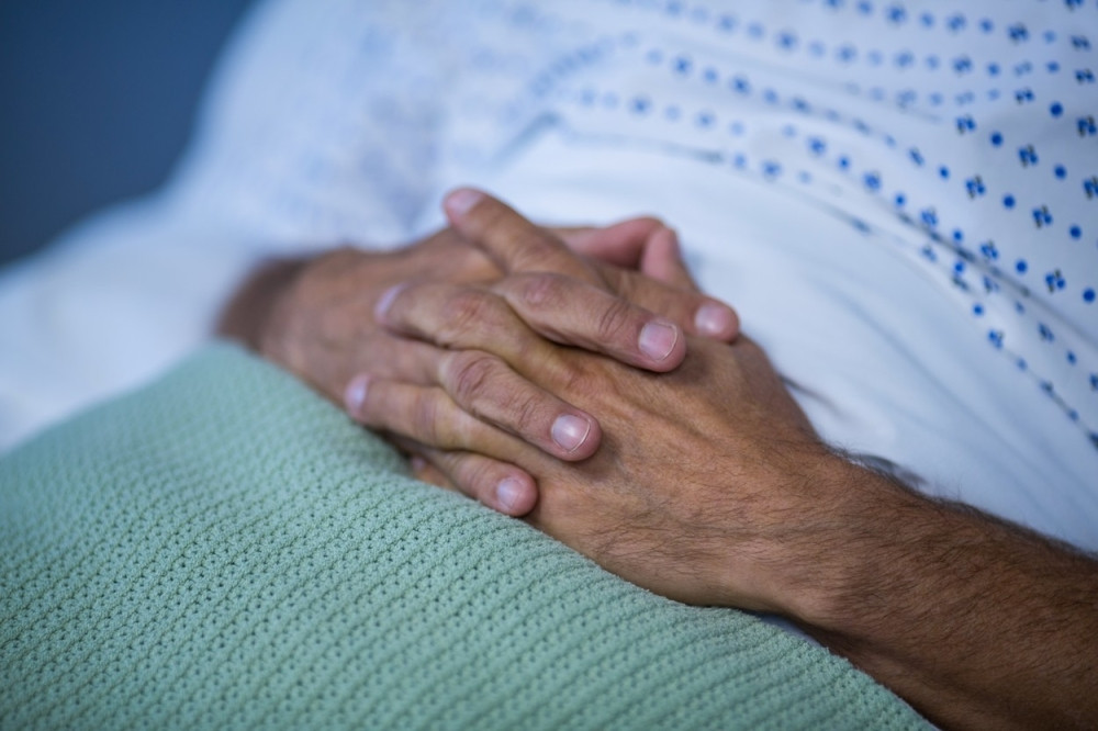 Muža su mi ostavili da leži na klupi na 30 stepeni