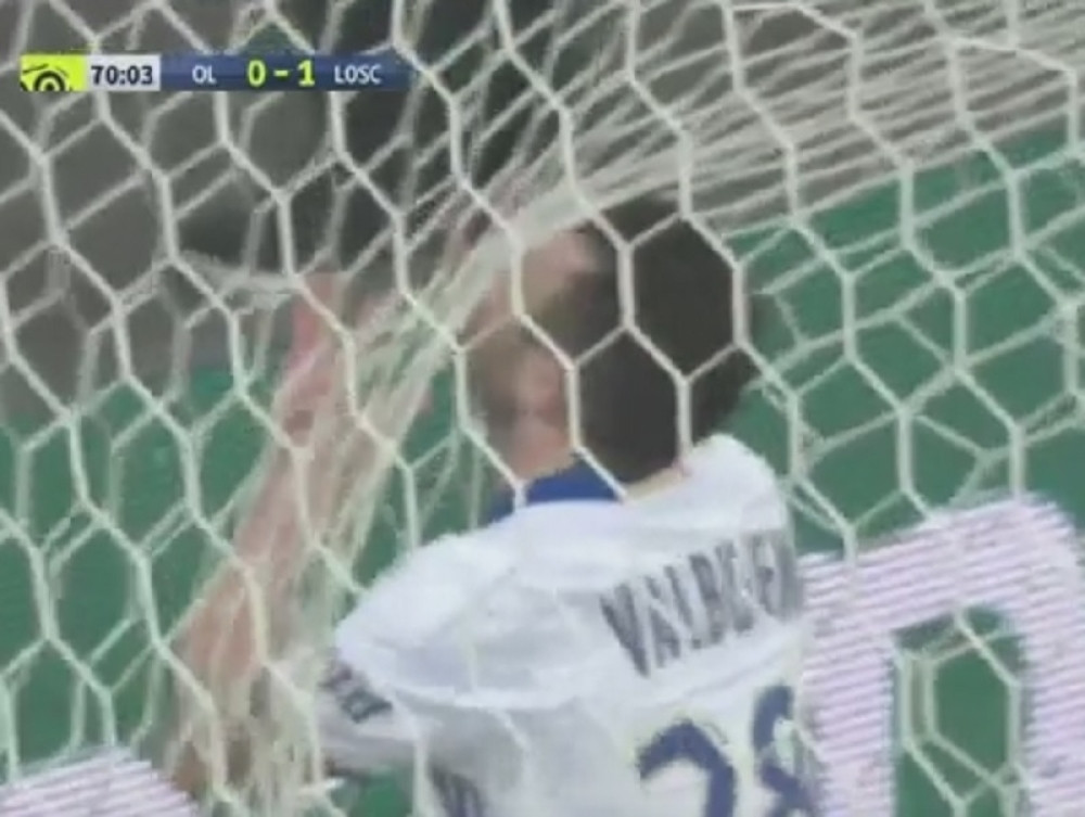 Kako je ovo Valbuena uspeo da promaši (VIDEO)