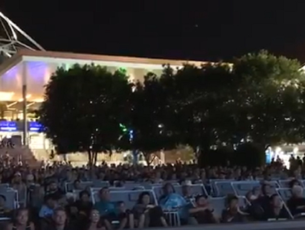 Ovako se navija ispred "Rod Lejver" arene (VIDEO)