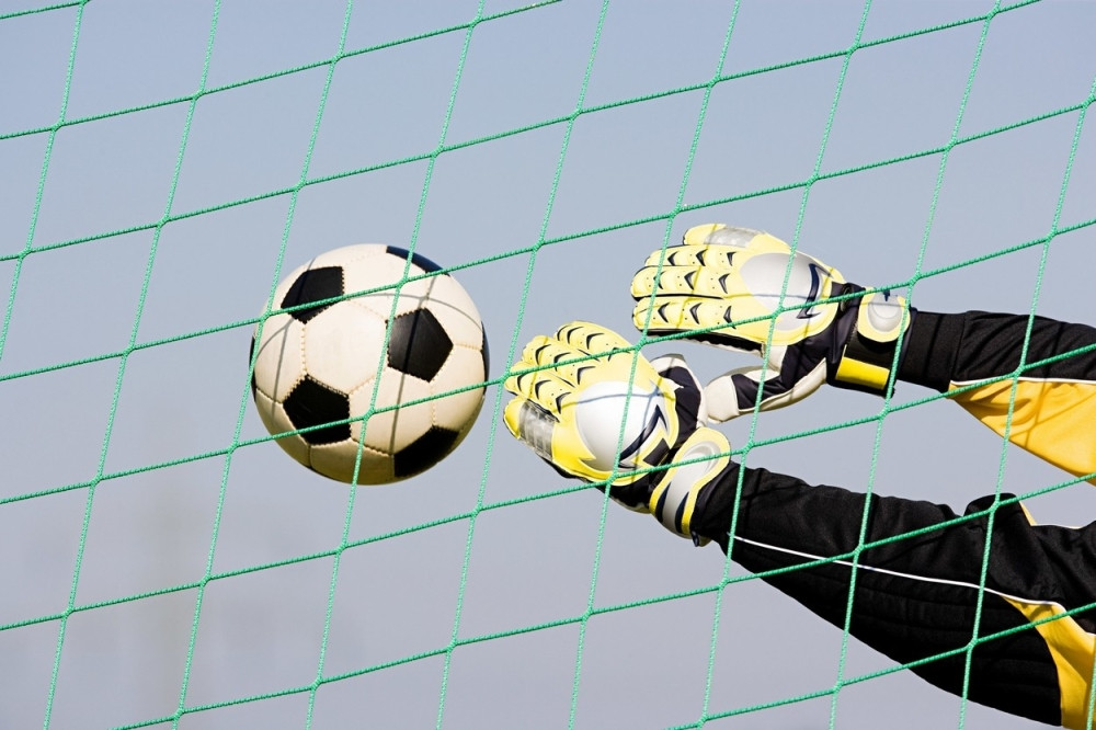 Zvezdin golman umalo pregazio policajca?!