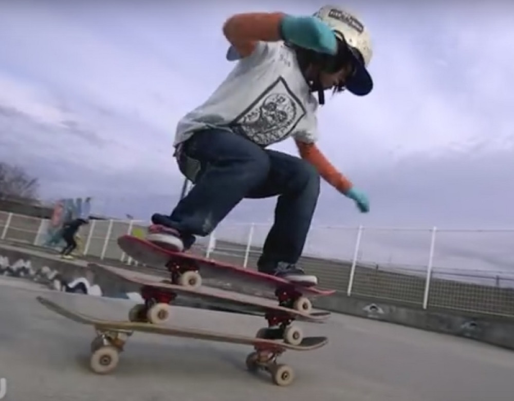 Ovaj klinac pravi čuda sa skejtom! (VIDEO)