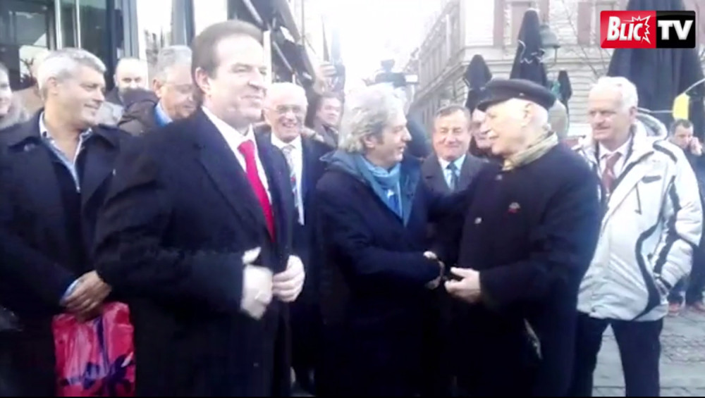 Bogi ljubio žene po Knez Mihajlovoj (VIDEO)