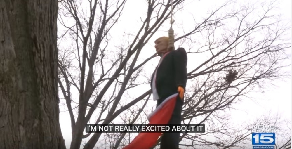 Obesio Trampa, niko ne sme da ga skine (VIDEO)