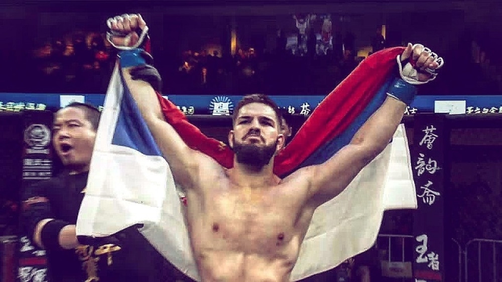 Srpski MMA borac dominira u Kini (VIDEO)