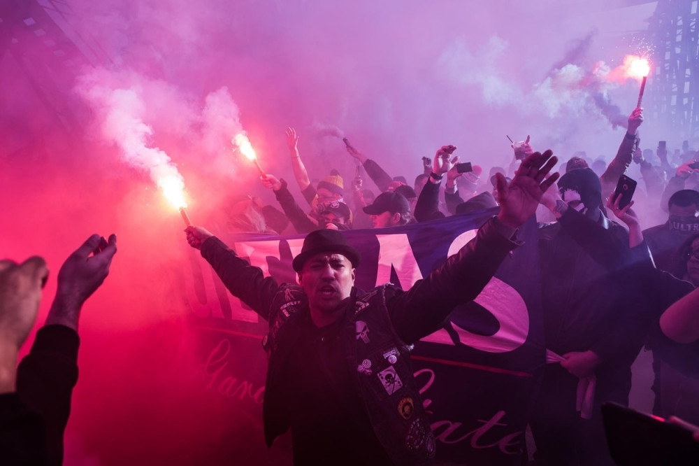 Maskirani huligani prekinuli utakmicu