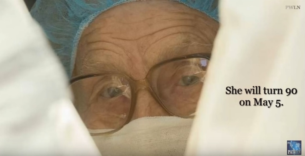 Operiše pacijente u 89. godini?! (VIDEO)