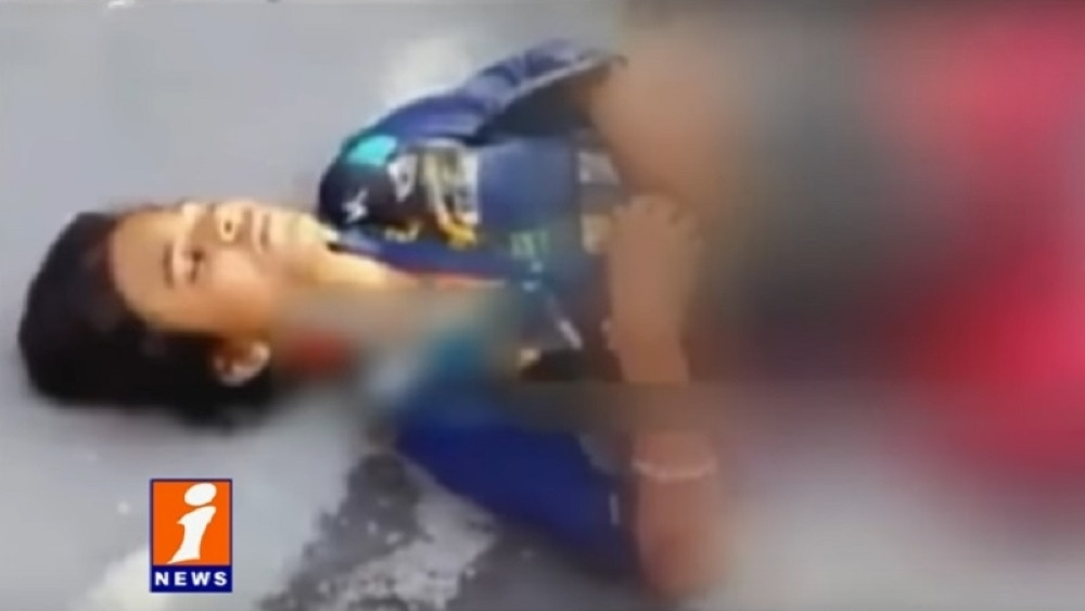 Dete umiralo dok su ga snimali mobilnim (VIDEO)