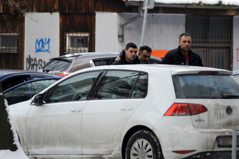 Malog Bagzija drug izvadio iz ćorke