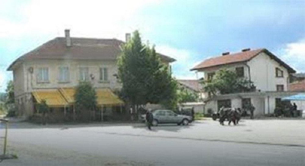 Mačka mrtvom gazdi pojela lice