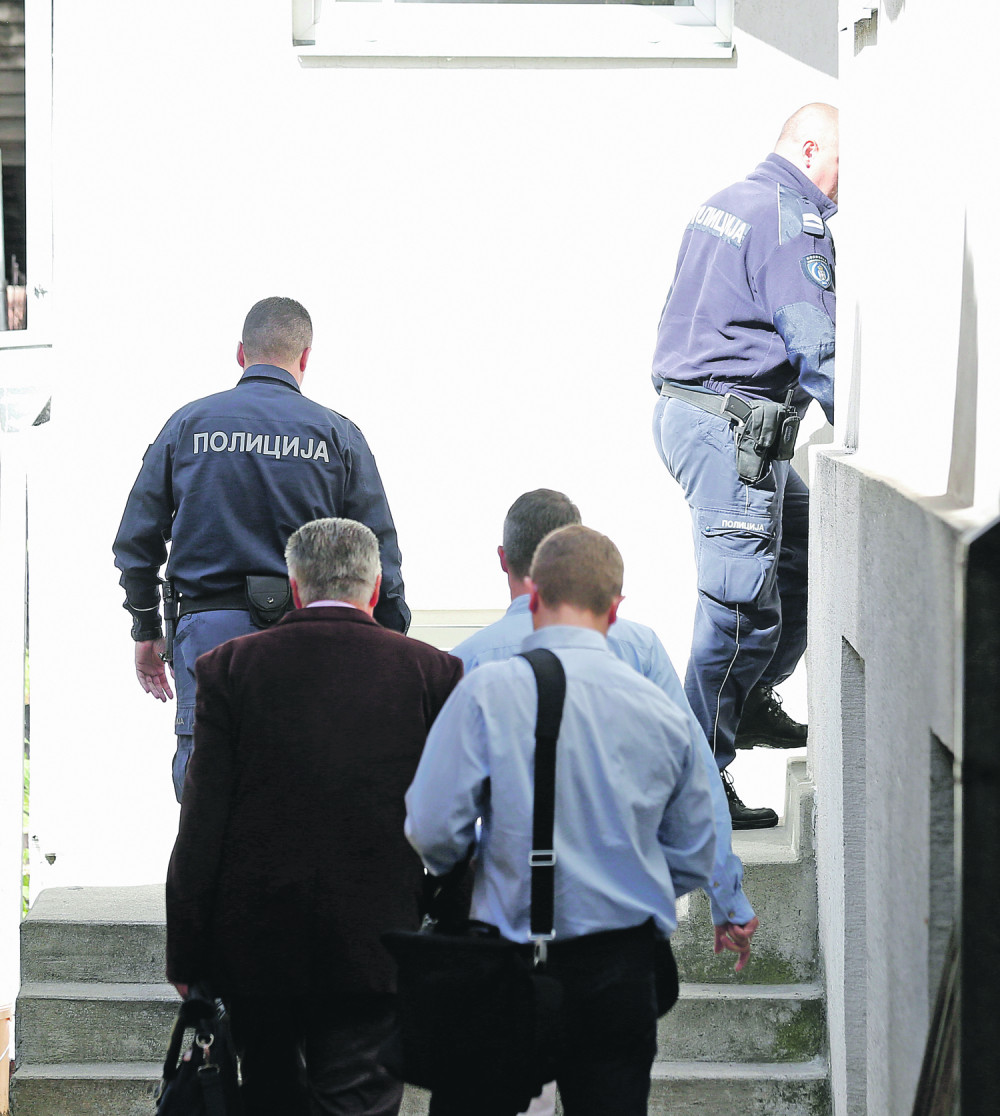 Otkrivamo čiju platu uopšte NEĆE smeti da diraju i šta sve treba da znate da biste se ZAŠTITILI!