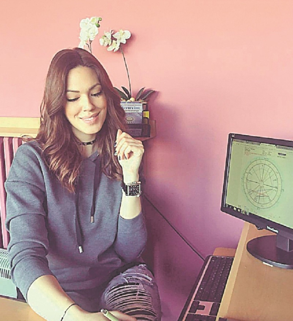 Nina se okrenula astrologiji