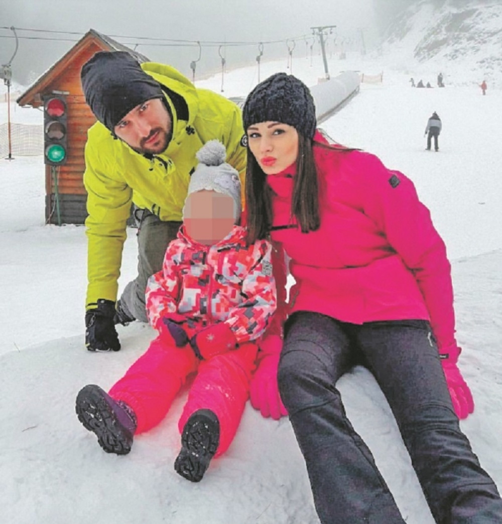 Nemanja uči ćerku da skija