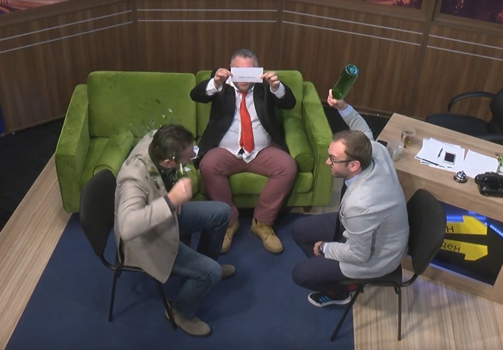 Georgiev razbio flašu o glavu! (VIDEO)