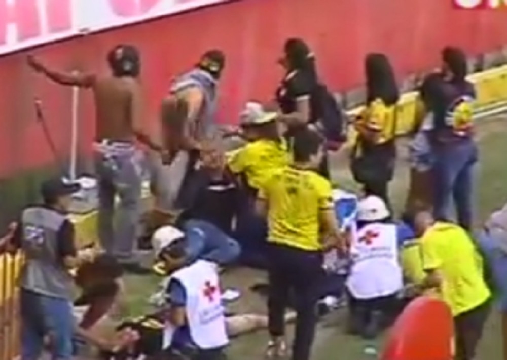 Sevali noževi na meču Barselone (VIDEO)