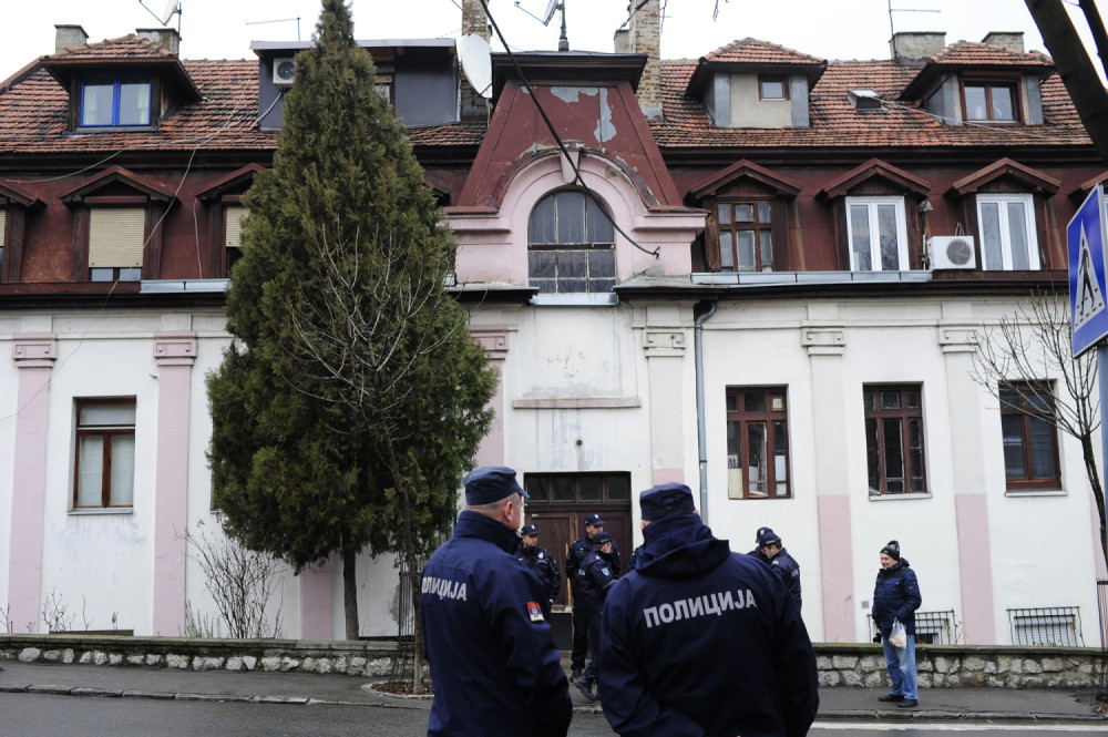 Izvršitelji digli ruke, Julijana ostala u kući (FOTO)