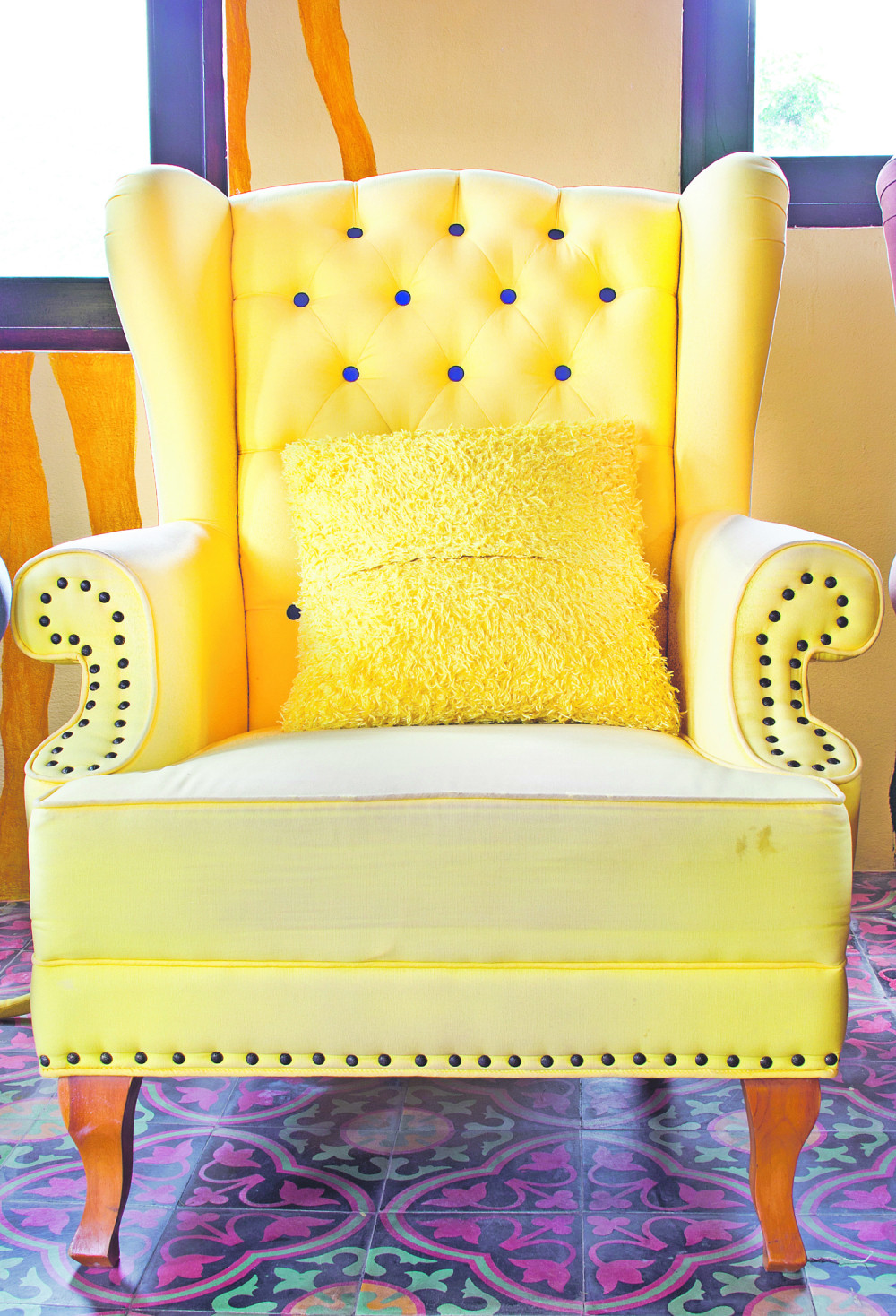 Kupili su fotelju za 800 dinara, kada su odlučili da je srede Anđeli su počeli da stižu čudni pokloni