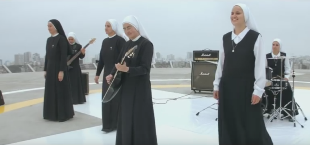 Kaluđerice formirale pop bend! (VIDEO)