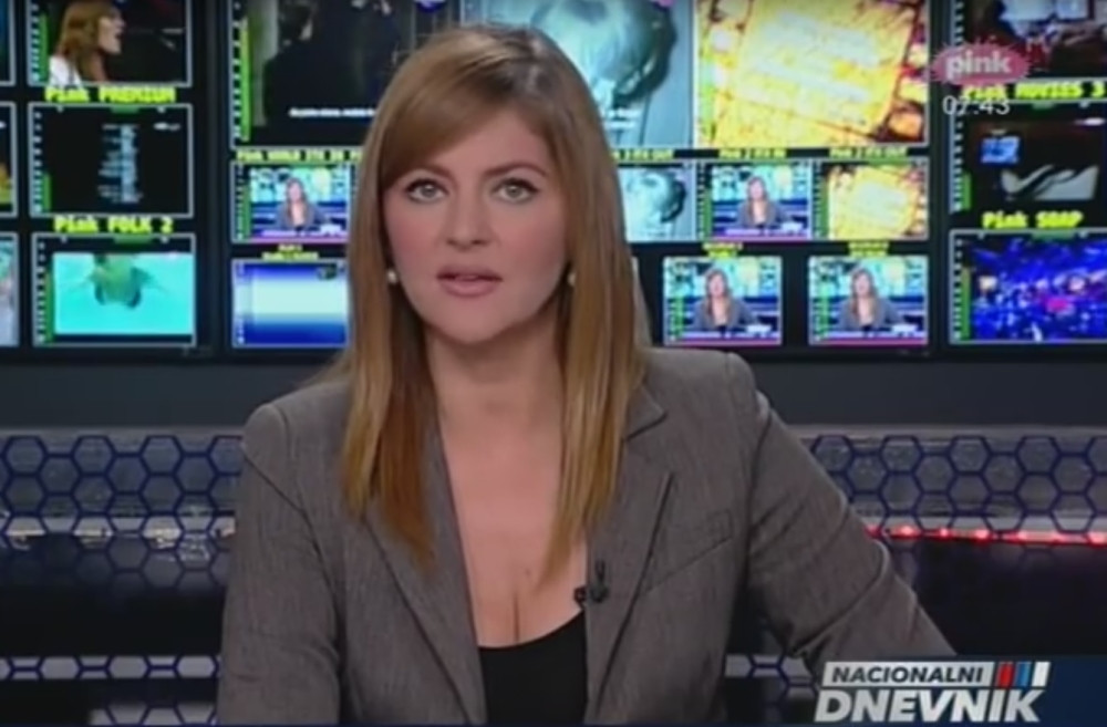 Voditeljka "Dnevnika" pokazala bujni dekolte (VIDEO)